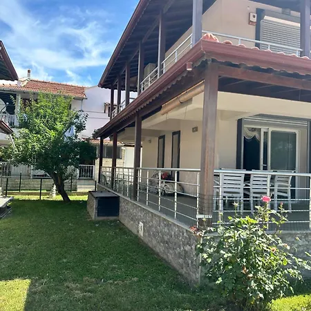 Nefiss Avm Ve Denize Yakin Kusadası