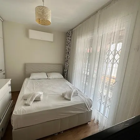 Villa Nefiss Avm Ve Denize Yakin Kusadası