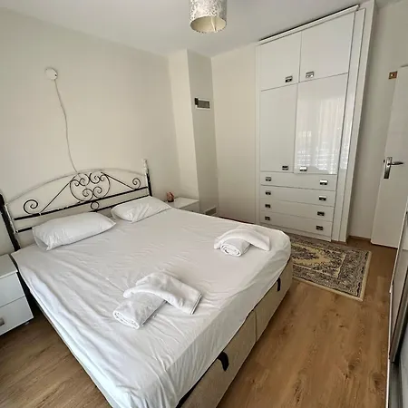 Nefiss Avm Ve Denize Yakin Kusadası