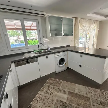 Nefiss Avm Ve Denize Yakin וילה