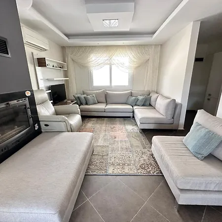 Nefiss Avm Ve Denize Yakin * Kusadasi