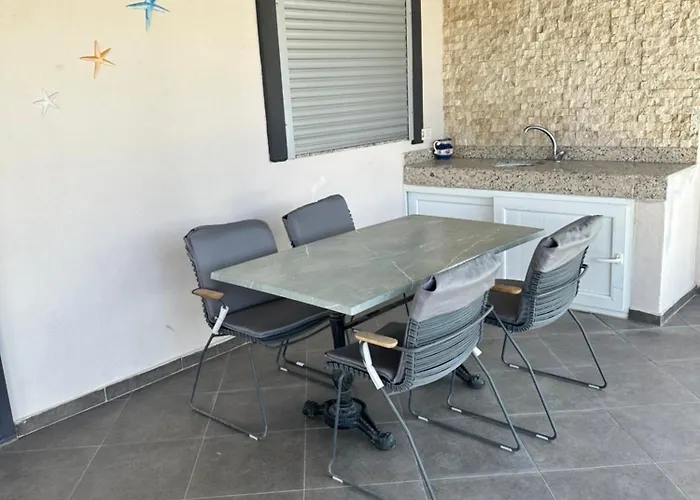 Villa Nefiss Avm Ve Denize Yakin