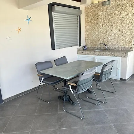 Villa Nefiss Avm Ve Denize Yakin